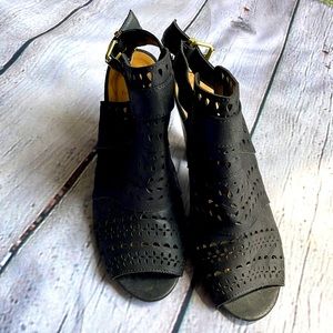 Size 6.5 Black Qupid peekaboo Shoe with Wood Heal